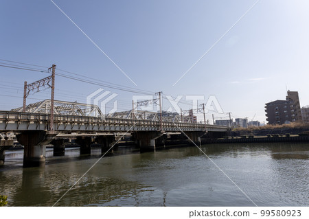 大阪神崎川大阪東線與JR京都線之間的鐵路橋（2023年2月23日攝） 99580923