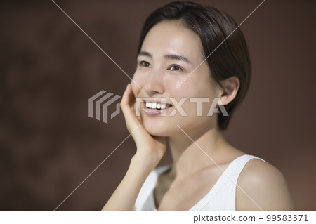 年輕女子的美麗 99583371