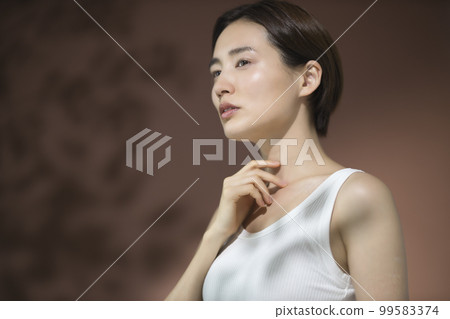 Young woman beauty Young woman beauty 99583374