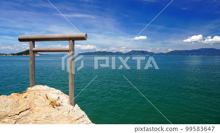 Torii at Takei Kannon Cape [Ajicho, Takamatsu City, Kagawa Prefecture] 3 99583647