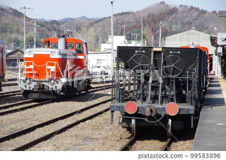 Suigun Line Hitachidaigo Station DE10 construction train 99583896