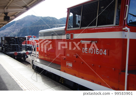 水軍線日立岱吾站DE10機車交換站 99583901