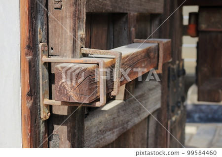 Temple gate bar 99584460