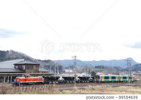 Suigun Line Hitachidaigo Station DE10 construction train Suigun Line Hitachidaigo Station DE10 construction train 99584639