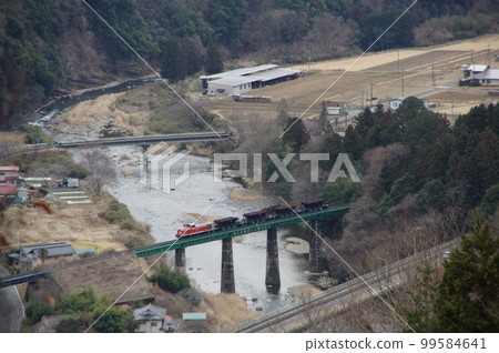 Suigun Line Shimotsuke No. 7 Kujigawa Bridge Overhead View DE10 Construction Train 99584641