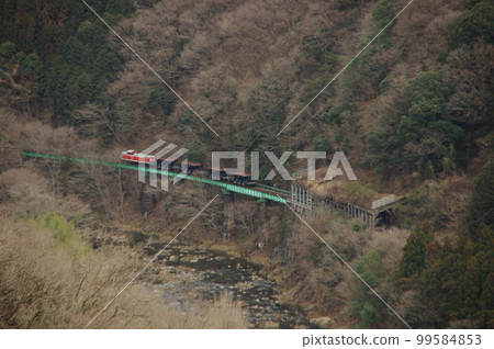 Suigun Line Shimotsuke Ishihara Bridge overhead view DE10 construction train 99584853