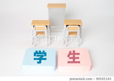 課桌和“學生”這個詞 課桌和“學生”這個詞 99585183