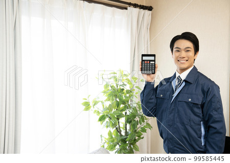 估算裝修費用的男工 估算裝修費用的男工 99585445