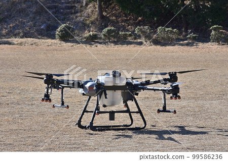 waiting drone 99586236