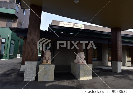 Japan, Tohoku, Iwate Prefecture, Ichinoseki City, a World Heritage hidden inn, a hot spring inn, an open-air bath, a cypress bath, Kajitsu no Mori Japan, Tohoku, Iwate Prefecture, Ichinoseki City, a World Heritage hidden inn, a hot spring inn, an open-air bath, a cypress bath, Kajitsu no Mori 99586891