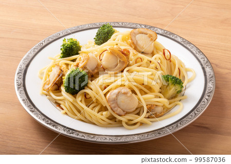 Peperoncino 配小扇貝和西蘭花 Peperoncino 配小扇貝和西蘭花 99587036