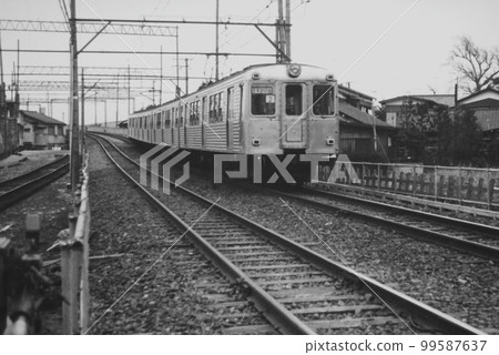 建設中的田園都市線高津站，6000系列6004-6003，二子新地前→高津，1974年2月26日 99587637
