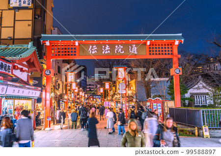 日本的東京城市景觀從淺草寺和仲見世街看繁華的電報院街=2月20日 99588897