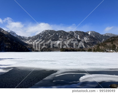 白雪覆蓋的奧日光湯之子 99589049