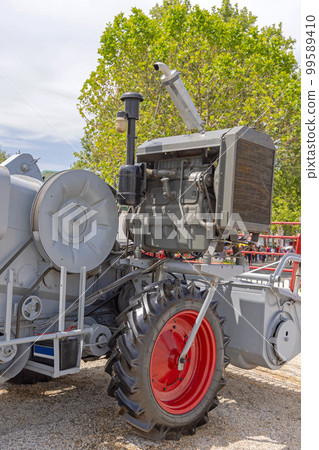 Vintage Combine Harvester Machine Vintage Combine Harvester Machine 99589410