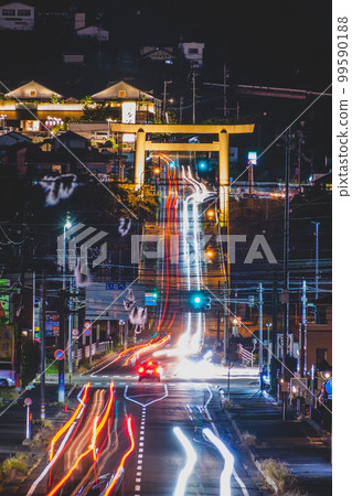 多度大社的鳥居夜景(三重縣桑名市) 多度大社的鳥居夜景(三重縣桑名市) 99590188
