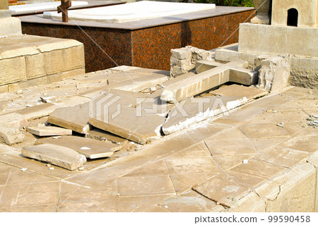 Destroyed grave 99590458