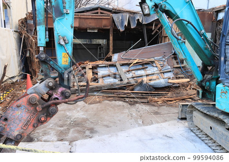 木屋拆除現場重型機械拆除工作 99594086
