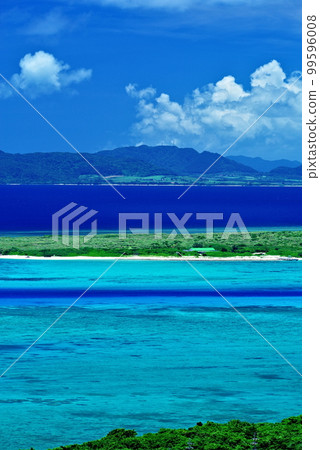 從沖繩縣小濱島西大岳眺望石垣島 從沖繩縣小濱島西大岳眺望石垣島 99596008