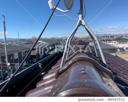 二樓屋頂瓦片和天線 Townscape 二樓屋頂瓦片和天線 Townscape 99597552