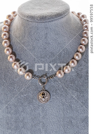 author beautiful  pearls necklaces demonstrated on maneken. fashion and jewelry concept 99597558