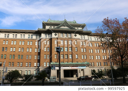 代表昭和初期莊嚴政府大樓的愛知縣政府大樓。 99597925