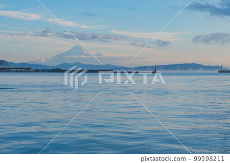 從漁港看富士山 從漁港看富士山 99598211