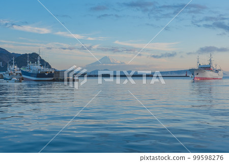 Mount Fuji from the fishing port Mount Fuji from the fishing port 99598276