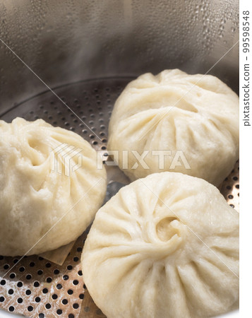 steam the meat bun 99598548