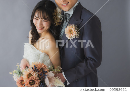 Wedding bride and groom 99598631