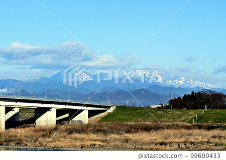 Looking straight north to Mt. Nantai from the bank of the Tone River and Showa Bridge 99600433