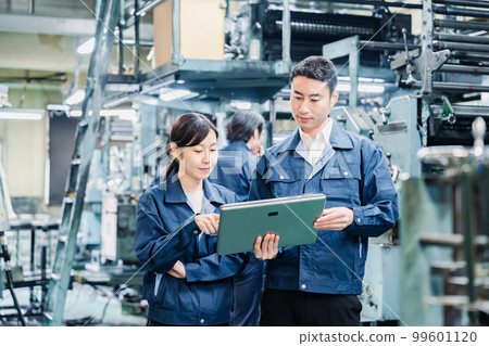 people working in the field 99601120