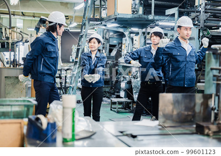 people working in the field 99601123