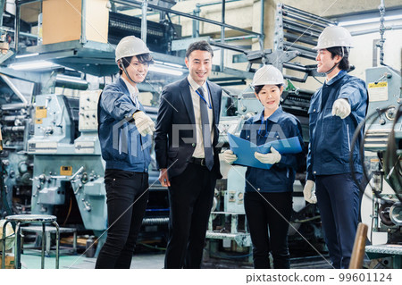 people working in the field 99601124