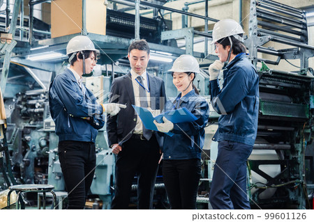 people working in the field 99601126