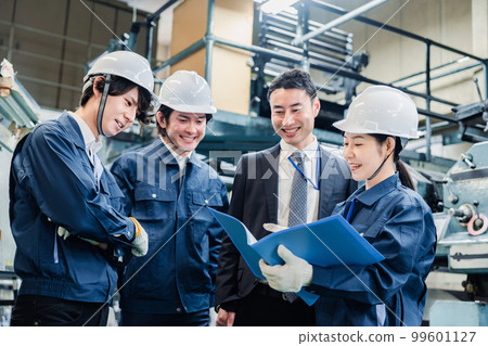people working in the field 99601127