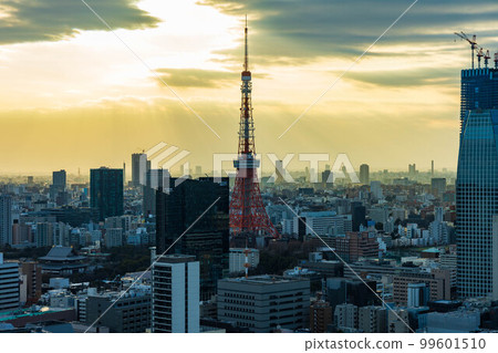 Tokyo cityscape Tokyo Tower at dusk 99601510