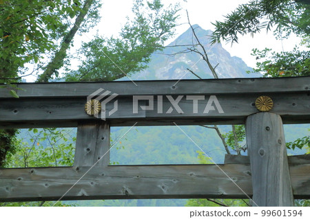 穗高神社的上高地奧宮鳥居 穗高神社的上高地奧宮鳥居 99601594