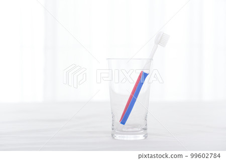 玻璃杯 2把牙刷 玻璃杯 2把牙刷 99602784