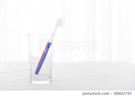 玻璃杯 2把牙刷 玻璃杯 2把牙刷 99602785