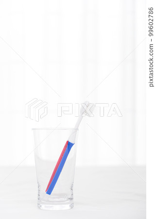 玻璃杯 2把牙刷 玻璃杯 2把牙刷 99602786