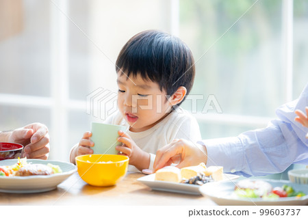 家庭餐桌 99603737