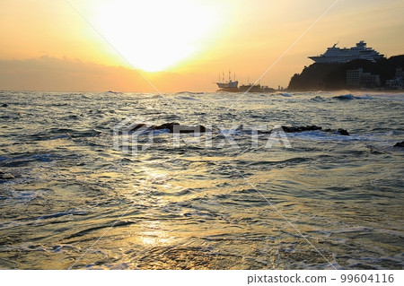 Winter travel, sunrise scenery, beach scenery, Jeongdongjin 99604116