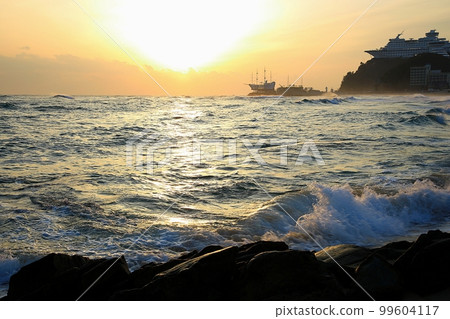 Winter travel, sunrise scenery, beach scenery, Jeongdongjin 99604117