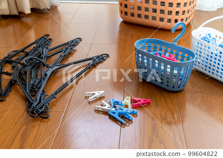 Clothespins and hangers 99604822