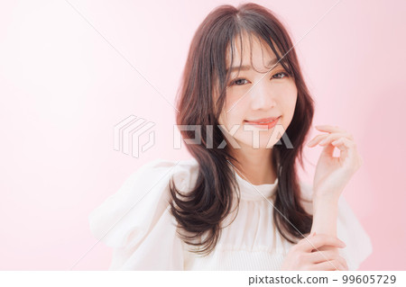 韓國捲髮女人 99605729
