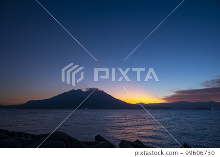 Sakurajima at dawn 99606730