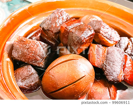 Shanghai home-cooked red-hot meat egg (braised pork cubes with egg) 99606911