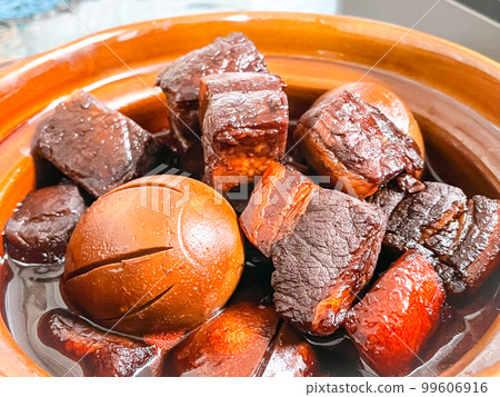 Shanghai home-cooked red-hot meat egg (braised pork cubes with egg) Shanghai home-cooked red-hot meat egg (braised pork cubes with egg) 99606916
