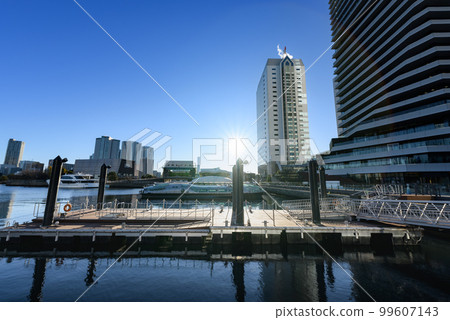 在Waters Takeshiba前的浮動碼頭和水上巴士站過夜 在Waters Takeshiba前的浮動碼頭和水上巴士站過夜 99607143